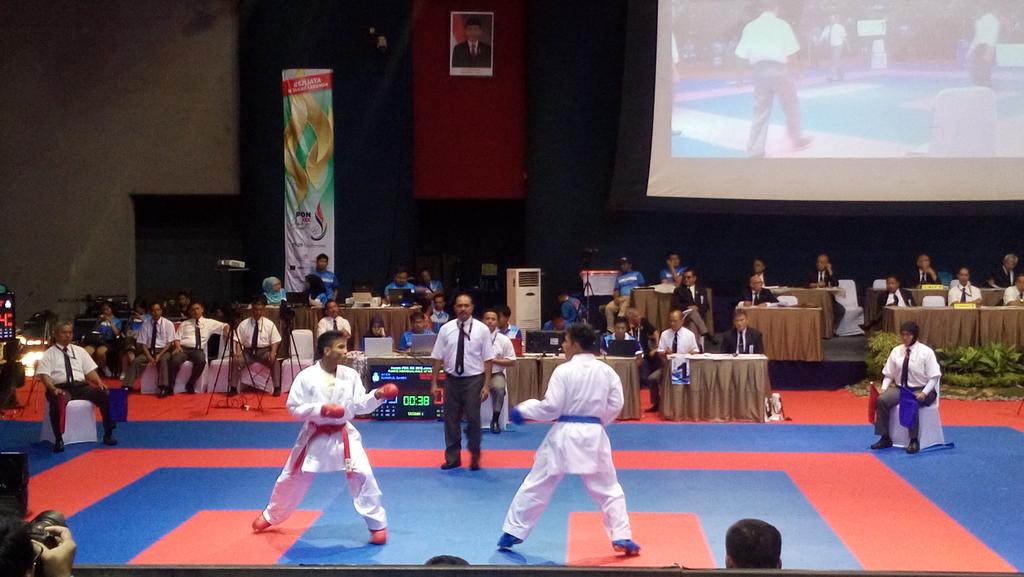 dprdjawabarat's tweet photo. Wagub Jabar, Ketua DPRD beserta Anggt Ir. Gatot Tjahyono didampingi Koni jabar menghadiri Cabor Karate di @sabuga https://t.co/rHisAqL8QC