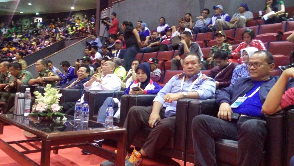dprdjawabarat's tweet photo. Wagub Jabar, Ketua DPRD beserta Anggt Ir. Gatot Tjahyono didampingi Koni jabar menghadiri Cabor Karate di @sabuga https://t.co/rHisAqL8QC