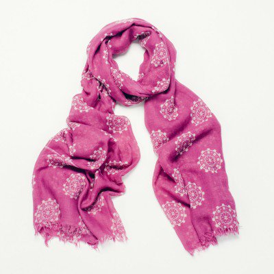 WrappedInStyle_'s tweet photo. Happy Monday! 

#ScarfOfTheWeek #Venus

https://t.co/eFxVLC7Vjh https://t.co/kjCjjEQFdB
