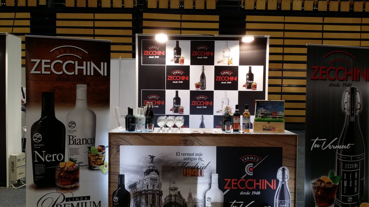 sitioparapostre's tweet photo. En @MIXOLOGYA descubriendo todas las novedades de bebidas y espirituosos @VermutZecchini #AGastroB https://t.co/meE2vkHder