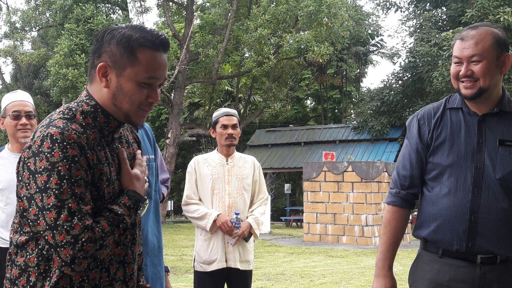 seto_khir's tweet photo. Program motivasi kecemerlangan bersama Imam Muda Asyraf anjuran pibg dgn kerjasama STF tajaan yayasan Bank Rakyat https://t.co/t0CM1BzLae