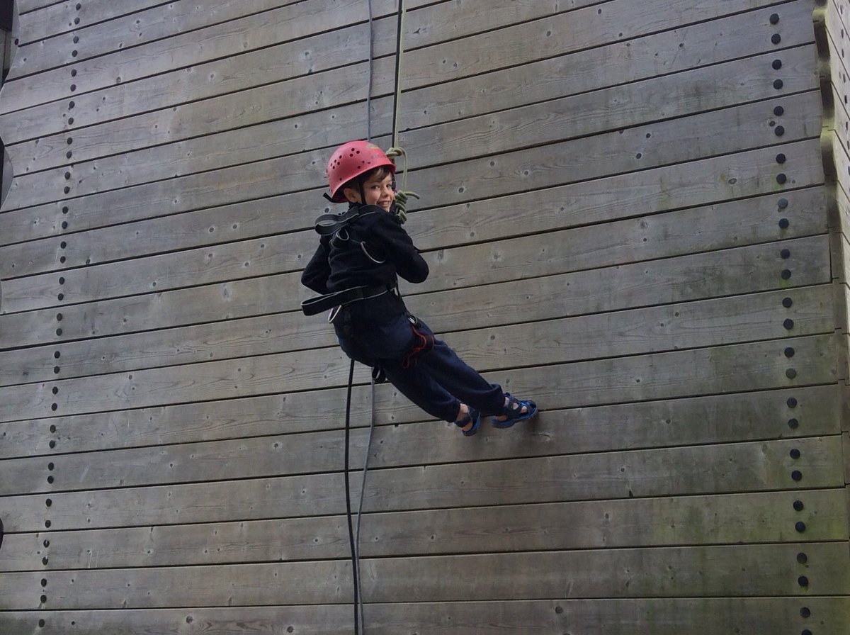 AbbeyPrimary1's tweet photo. Abseiling down the Wall #hanging #jumplikeafrog #misswardwasscared #group4 https://t.co/aSydaQYUcZ