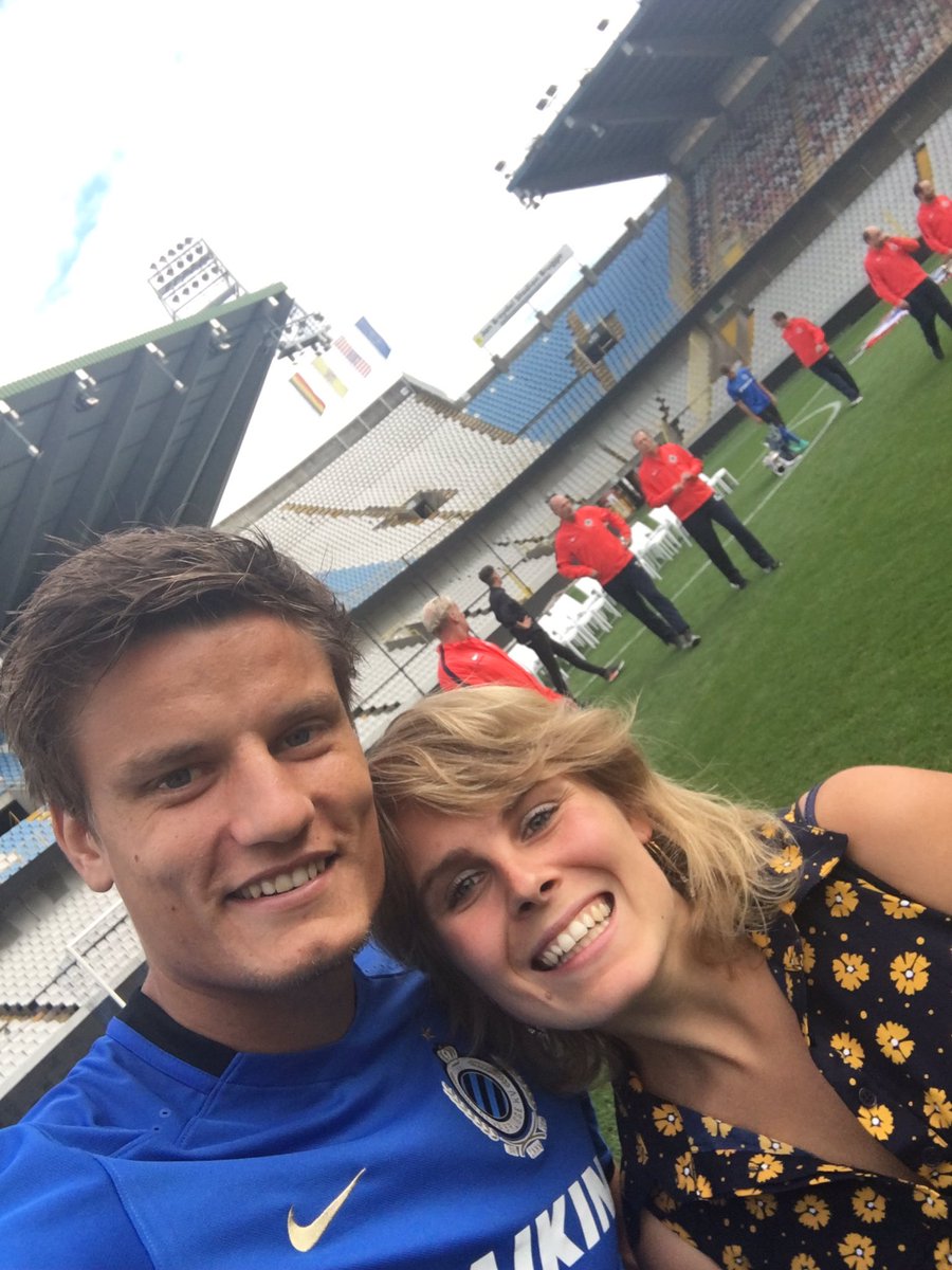 Way to start the workweek! Picture time with <a href="/VossenJelle/">Jelle Vossen</a>. #mondaymotivation #clubbrugge #luckyme