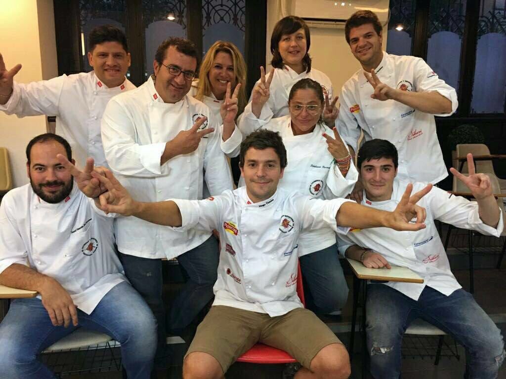 Nuestros campeones de #Madrid rumbo a Tenerife, al III #CertamenNacional de #Gastronomia de <a href="/FACYRE/">FACYRE</a> #goodluck