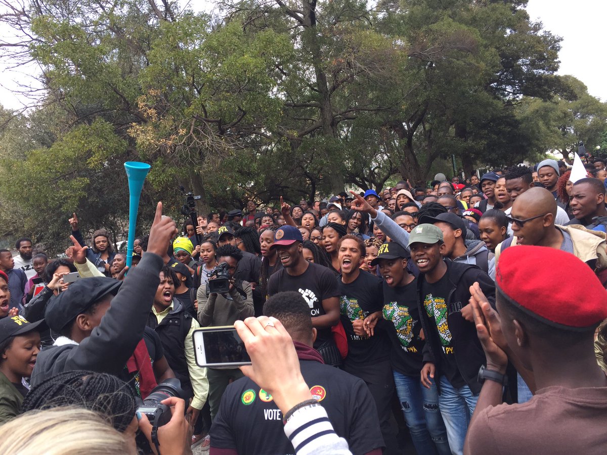 Khonglet tweet media