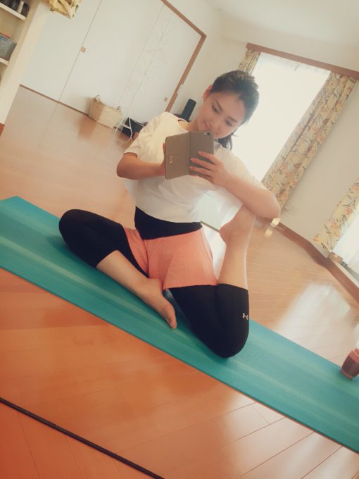 明日9/20（火） am7:15〜8:00 リビエラ青山で朝ヨガします  参加無料でヨガマット&amp;お水はご用意しております ご希望の方はヨガのレッスン後、モーニングも食べれます♪ 参加希望の方はリビエラにお問い合わせください♡