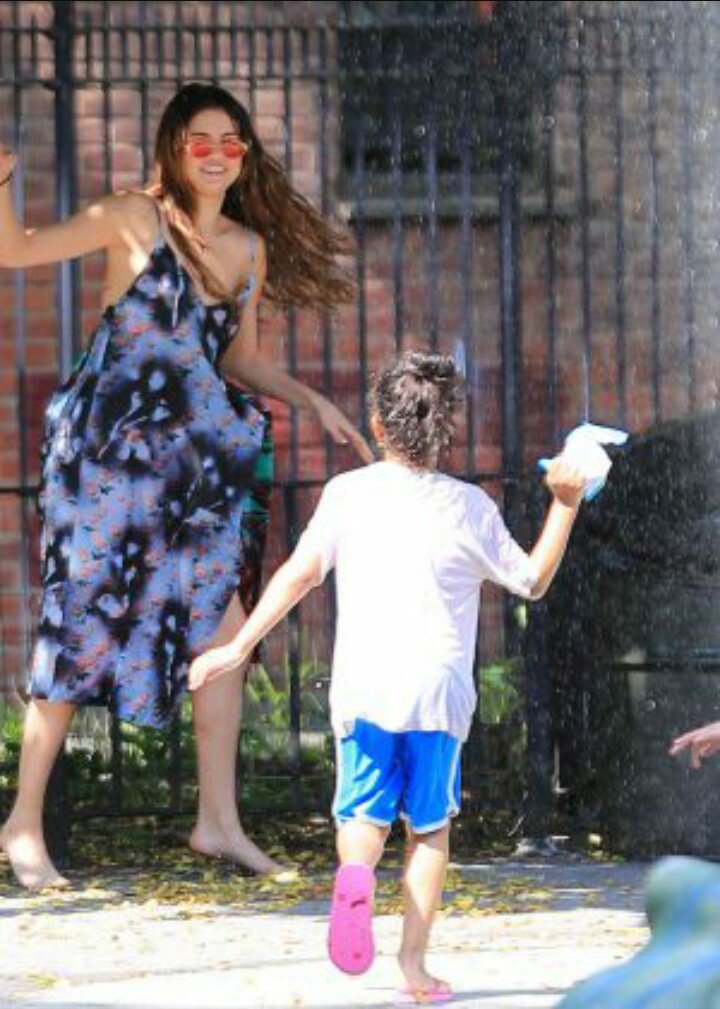 Shippers_Selena's tweet photo. I miss her so much https://t.co/dcdz7eII4g