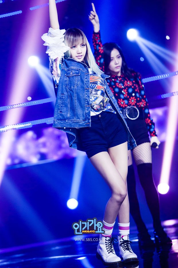 BLACKPINKCNTRAL's tweet photo. [160911] BLACKPINK at SBS Inkigayo #BLACKPINK https://t.co/sJzO4pgrK0