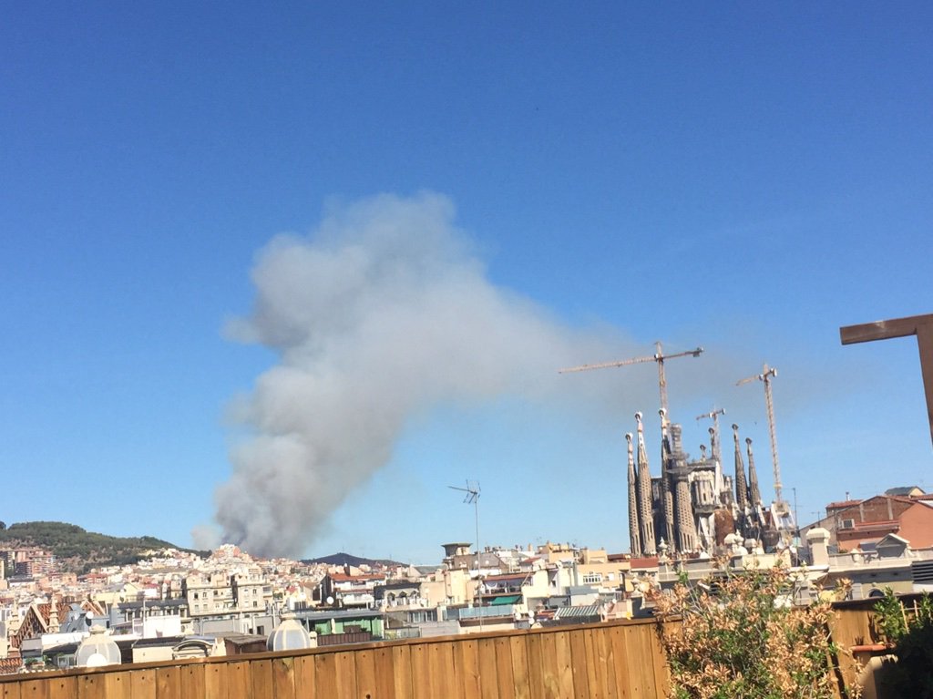 Sandrasuarezs's tweet photo. Foc a #Barcelona? https://t.co/Aoz6exwk5J