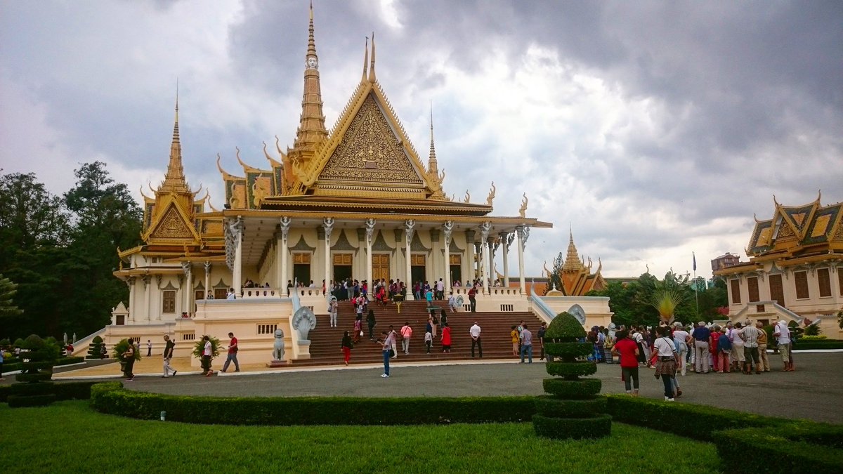 eddmalteser's tweet photo. Tried looking for the King of Cambodia yesterday! ♔ #operationfail https://t.co/U2qGF6hQHb