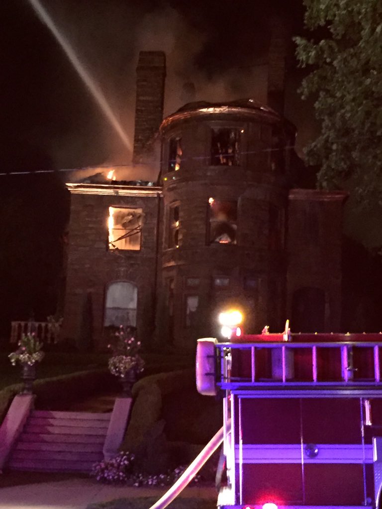 THellhake's tweet image. .@KCMOFireDept fighting house fire from above, just north of #KCMuseum