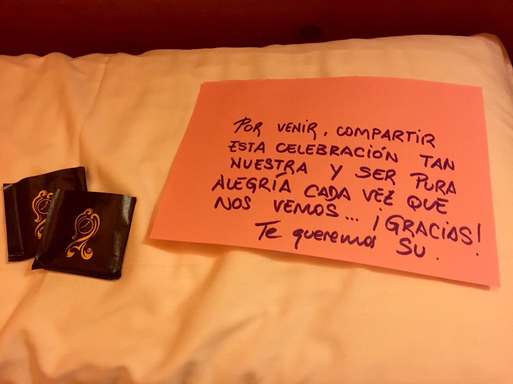 Sapito83's tweet photo. Finde espectacular! Así la vida sabe de otra manera! Os quiero chispis! #AmistadesDeVerdad #Atrezos #Feliz https://t.co/RTF3U5ykyH