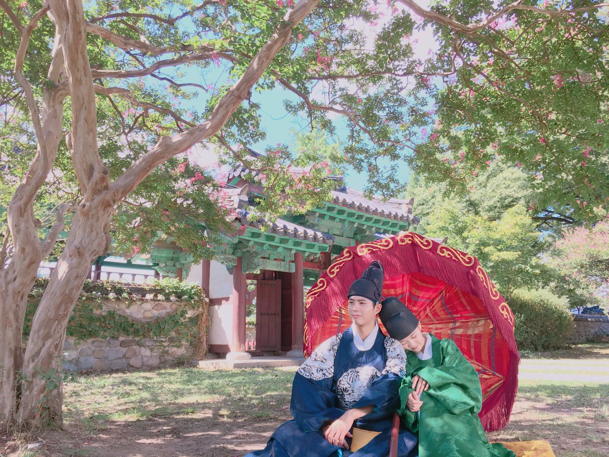 jeros119's tweet photo. 혼자보단 둘이 보아야
소중하고 예쁘다는 https://t.co/Qg9jEzt3Ep