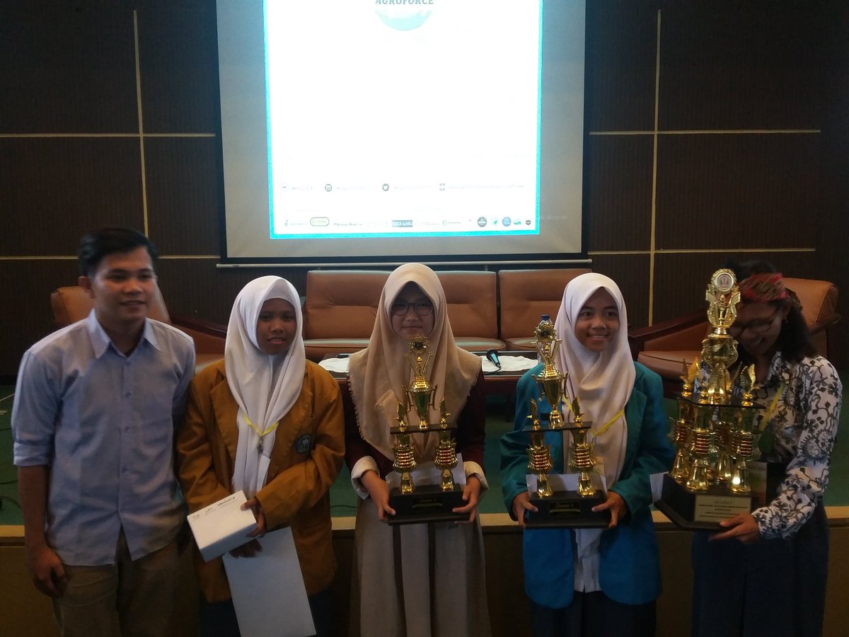 Agroforce2016's tweet photo. Pemenang LKTI
1: SMAN 1 Nagreg
2: SMA Bina Muda Cicalengka
3: SMA Edu Global Bandung
Inovatif: SMAN 2 Tambun Selatan https://t.co/lU4Nblnqf9