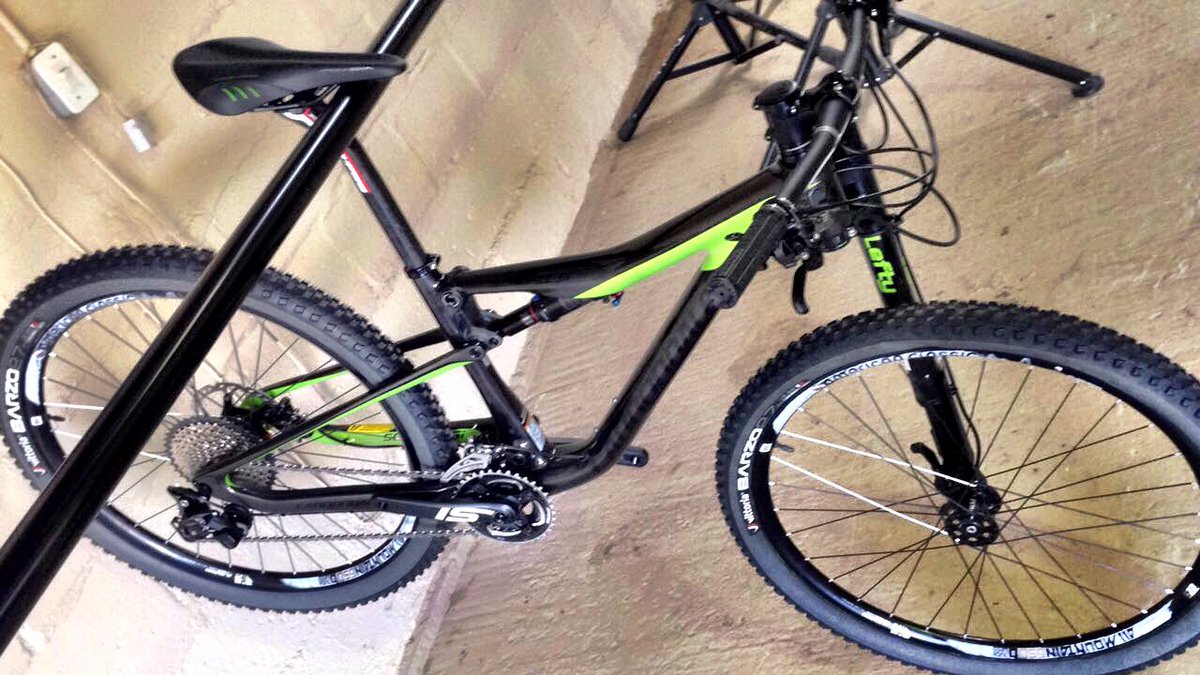 GirlOnaMTB's tweet photo. Here she is!! Can't wait for the shakedown @CannondaleZA @Omnico_SA #lefty #scalpelsi #trailslayer #americanclassic https://t.co/vj4klil8Ne