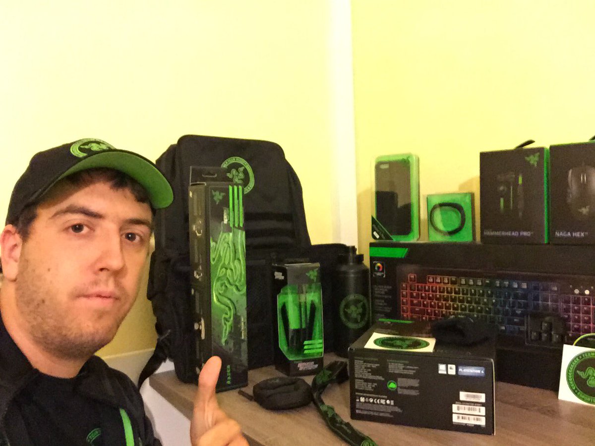 Xkos_'s tweet photo. Woooooow, what an amazing stuff from @TeamRazer thank you SO much @ePunksGG https://t.co/WNc7inJqcD