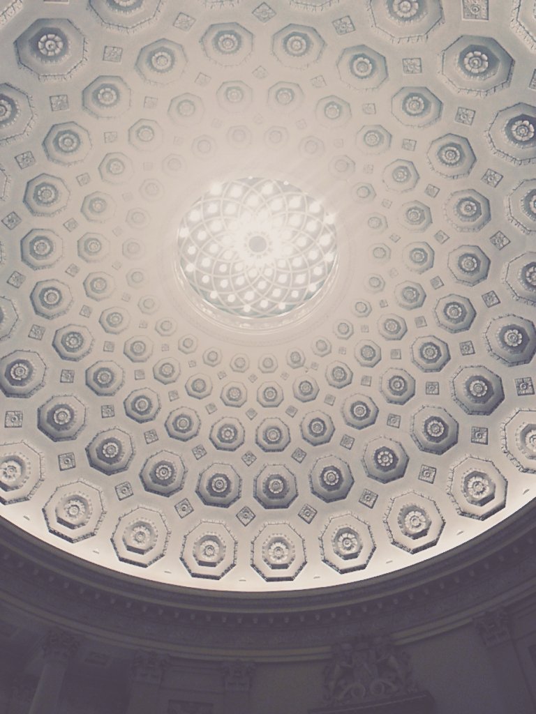 CoppensLies's tweet photo. Veel inspiratie van oa Donald Hyslop van @Tate op symposium #schermenmetcultuur #dekrook #ugent https://t.co/av10T71UHF