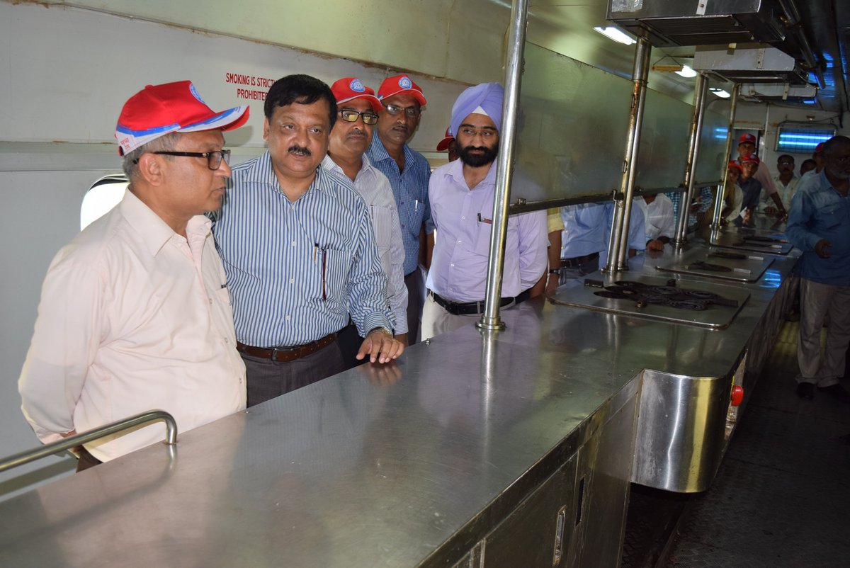 serailwaykol's tweet photo. General Manager, S.E.Railway inspecting the coaches and Pantry car at Santragachi depot on Swachh Railgaadi Day https://t.co/1kApJOybG3