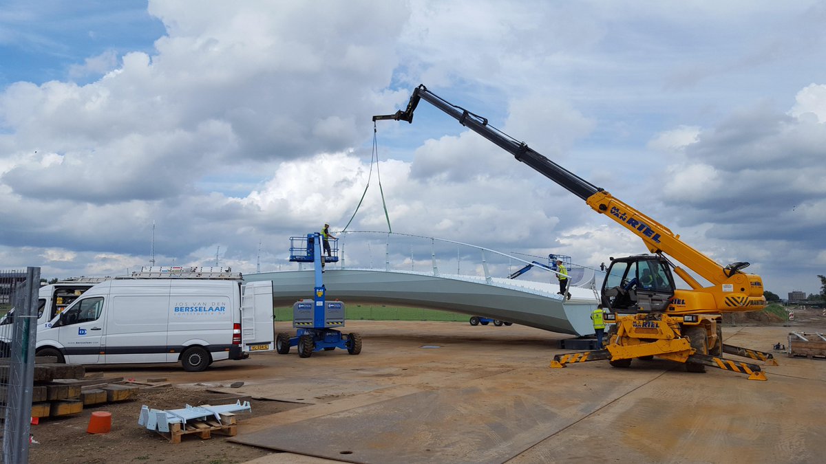 #Fietsbrug <a href="/sittardgeleen/">Sittard - Geleen</a> krijgt steeds meer vorm #ZJA <a href="/DuraVermeer/">Dura Vermeer</a> @arcadisnl <a href="/SIDstudioNL/">SIDstudio</a> <a href="/vdBee/">Hans v.d. Bersselaar</a>