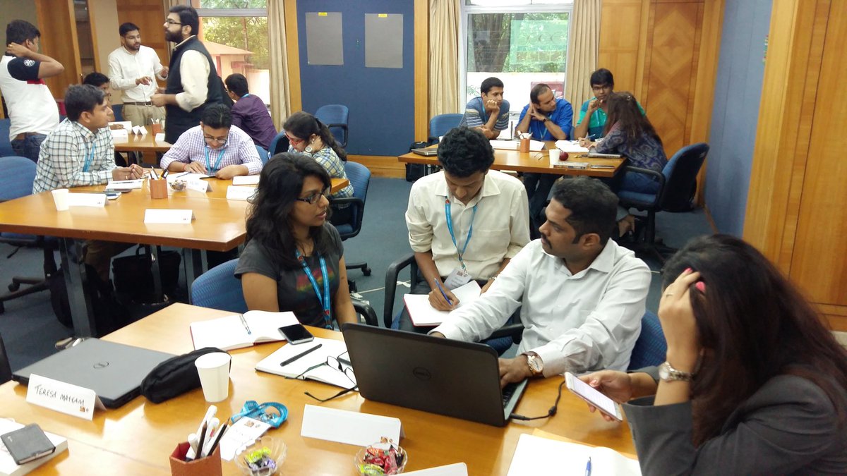 cestravishankar's tweet photo. Participants experimenting with creating a Keyword Marketing Plan #ReimagineDM16 https://t.co/BTCDuhH1jF