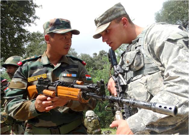 adgpi's tweet photo. Familiarizing with  each others weapon during Indo-US Joint Exercise #YudhAbhyas2016 https://t.co/Tk4jg1ILSZ