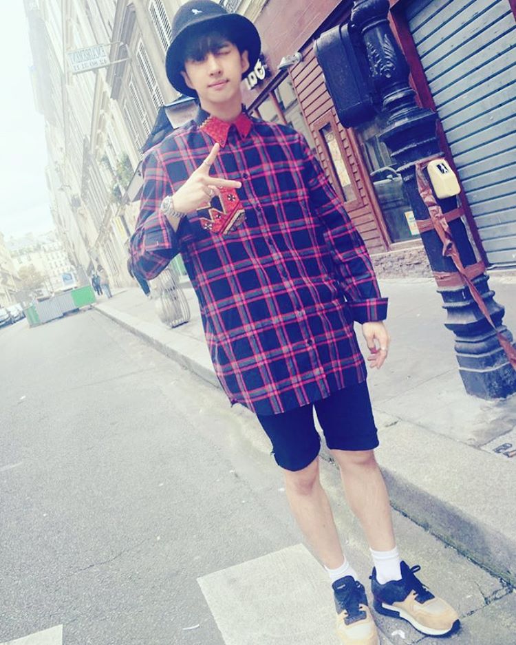 RealVIXX_Brazil's tweet photo. [IG]
190916 Atualização do Ken

''Foto por Ravi (com Ken)
#Ken #BebêsStarlight #Ravi #Paris #Winkeu>< '' https://t.co/A4DyAkfGVE