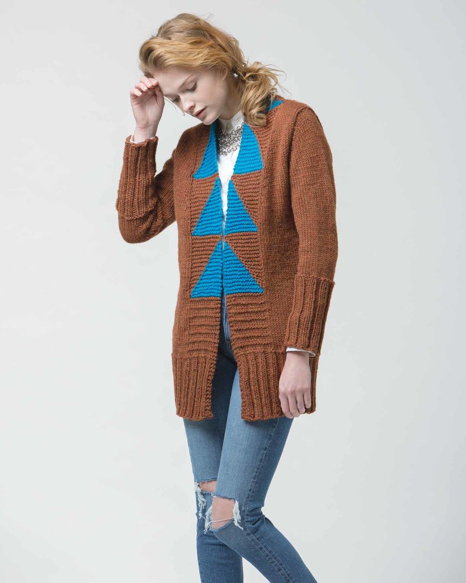 knittingvortex's tweet image. Meeting Triangles from #KnittingShortRows uses yarnover method to create a graphic front. buff.ly/2cCdaAf