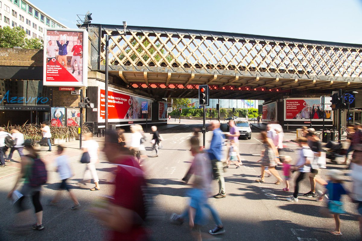 primesight's tweet photo. We LOVE these shots of @VodafoneUK on #WaterlooDomination | Remember that sunshine? | @kineticwwUK @MECUK https://t.co/UP7ksBEJZZ