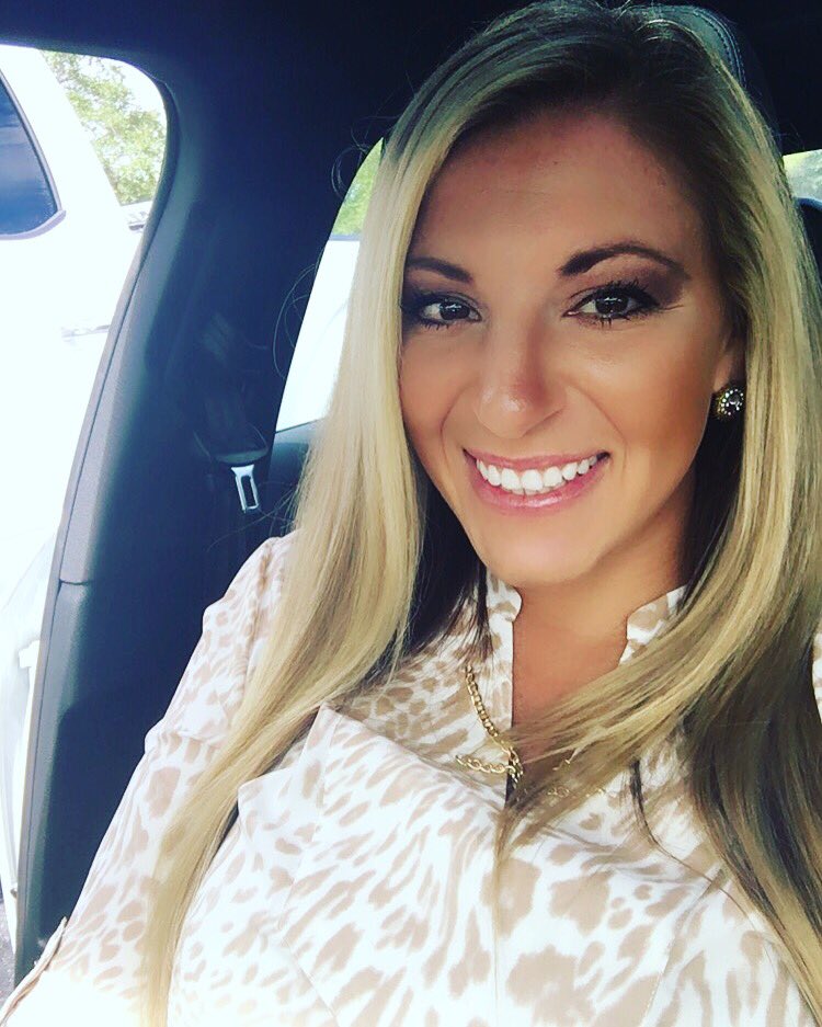 sunshineashley2's tweet photo. Shoot for the moon...you may land amongst the stars. #HereWeGo #ShootForTheMoon #DallasBound #MakingMoves ⭐️💫 https://t.co/HfIagGJnEJ