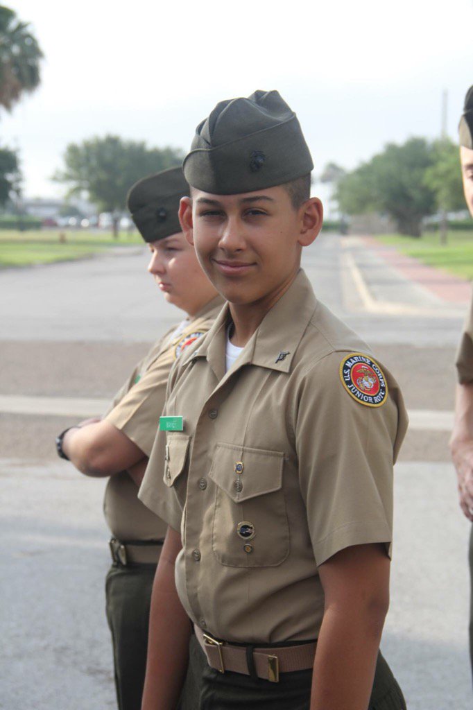 KellyMakker's tweet photo. My little marine! 💋❤️💋❤️💋❤️ https://t.co/srzXZZKjaZ