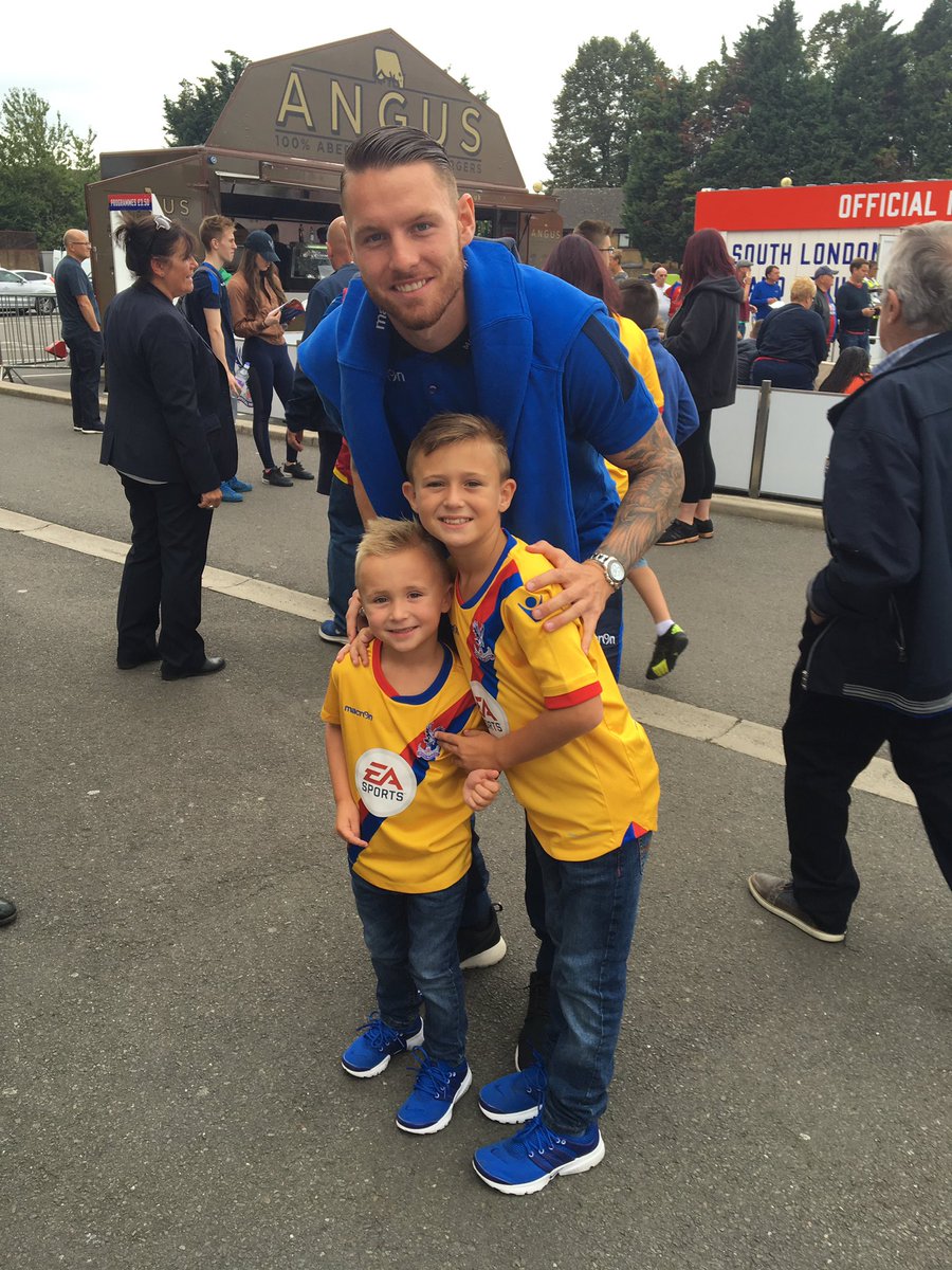 sicon77's tweet photo. @ConnorWickham10 thanks you made my boys day 🔴🔵👍 https://t.co/8keHji9Bnw