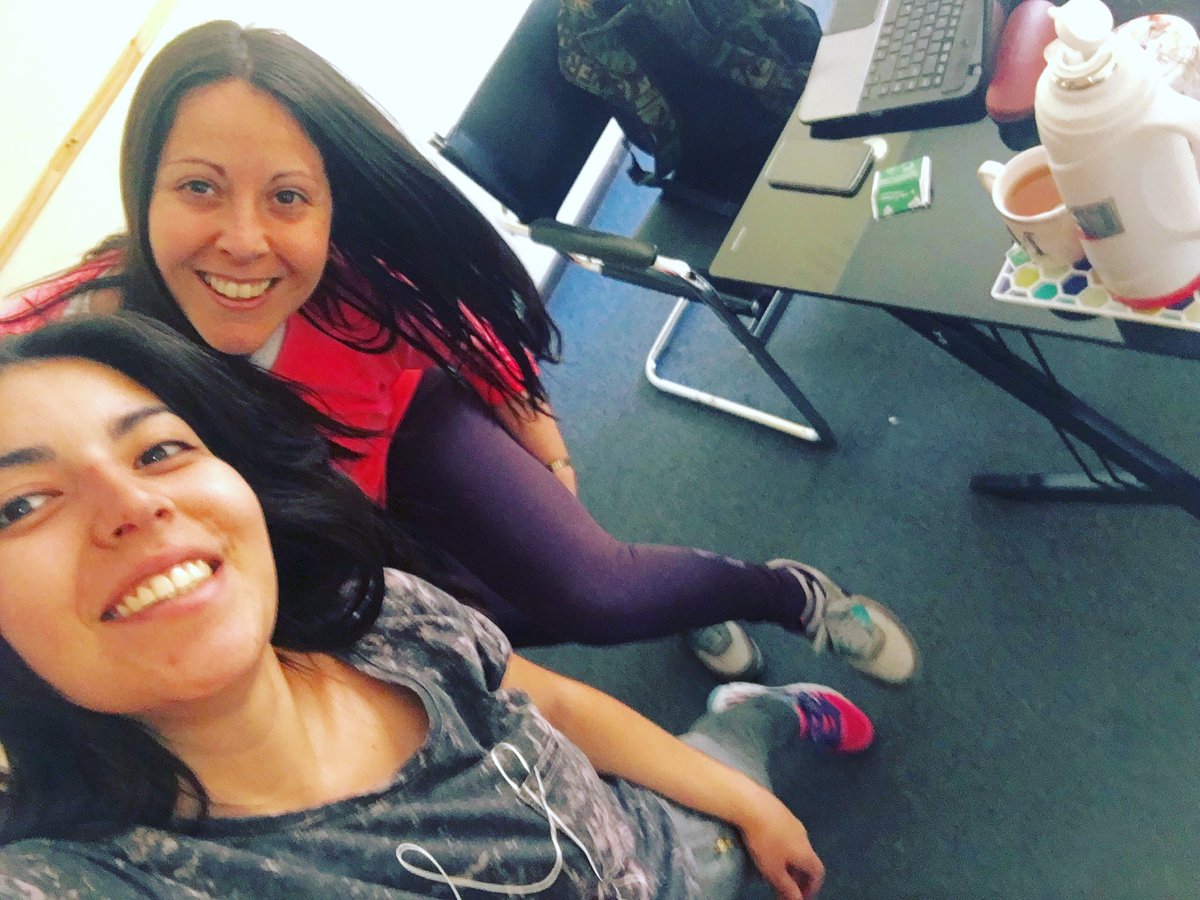 Leticiaivars's tweet photo. Feliz de trabajar así de felices 😍🌸 @MignaniMara falta @MariaCeciliaO @LylaChales @fperkman https://t.co/a0V5JR1o8e