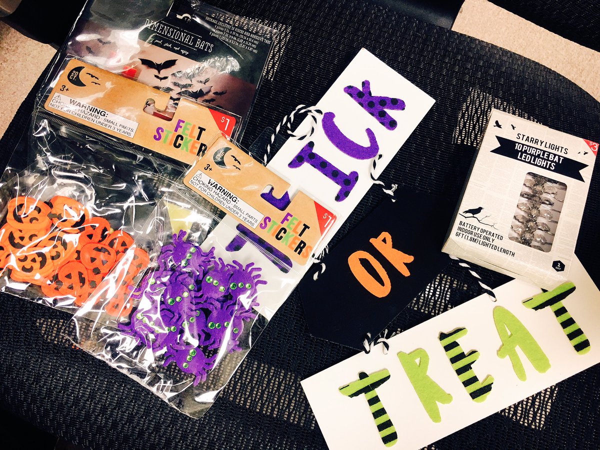 angiiegarciiah's tweet image. I'm too excited to decorate my office for halloween👻🎃#targetaddict