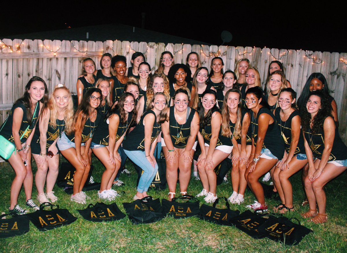 AXiD_ODU's tweet photo. &amp; here they finally are! Our fall '16 pledge class ✨ love you all so much already 💙 #xistrong #alphaxidelta #xiodu #bidday2016 https://t.co/DppBafjM8I