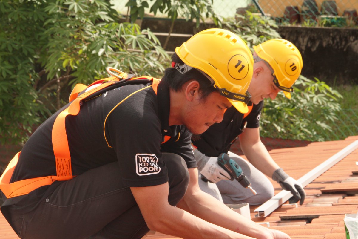 #MondayMotivation this week comes from our SOLS Energy Team whom have been hard at work installing 16 #Solar Panels!