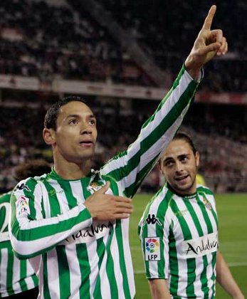 BeticosXXI's tweet photo. En 2009 el Real Betis asaltó el Pizjuán. Sergio García y Ricardo Oliveira, goleadores. https://t.co/y1UB9daxQi
