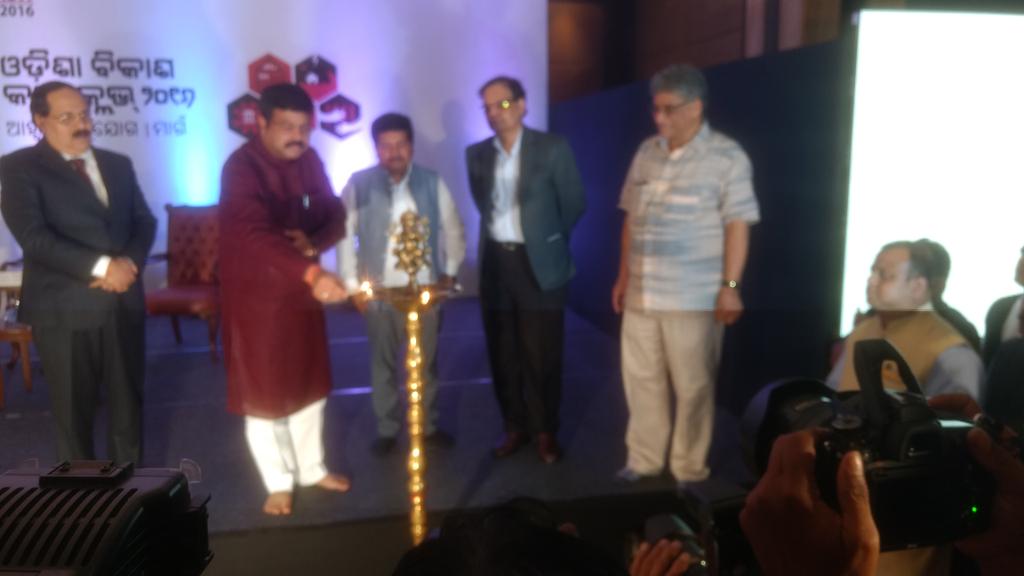 odishavikash's tweet photo. Formal Inauguration of conclave by @dpradhanbjp @APanagariya @CMO_Odisha #OVC2016 https://t.co/4C2yPh2YKU