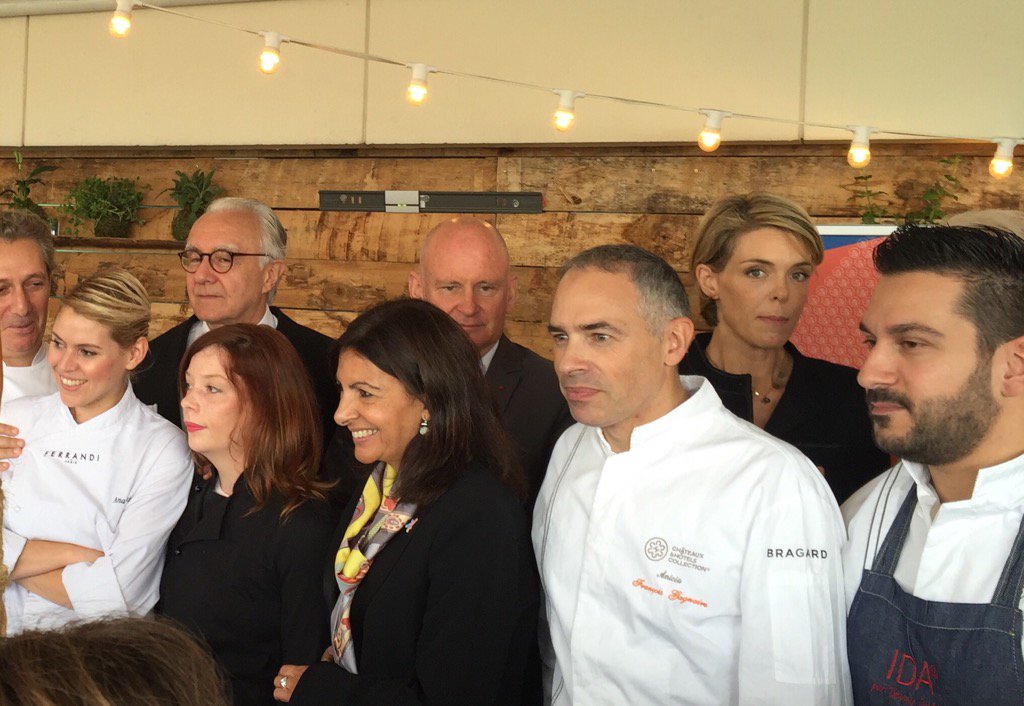 lhotellerieLHR's tweet photo. Lancement de Tous au Restaurant avec Alain Ducasse et Anne Hidalgo, maire de Paris, sur le rooftop du BHV https://t.co/xiGxAvjZ6l