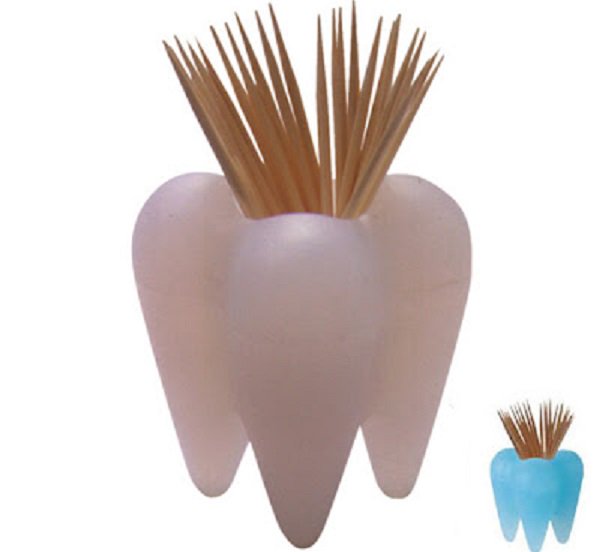 BezzComments's tweet image. Зубочистка является объектом которым чаще всего давятся американцы!