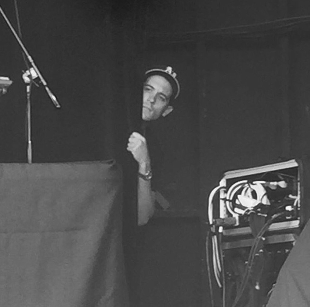 FcoEmilianoo's tweet image. Me when someone talks about @G_Eazy ... #GEazy #younggerald #whenitsdarkout #memyselfandi