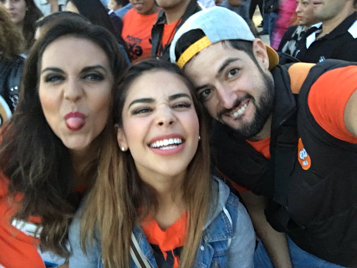 SoyBrenVita's tweet photo. ¡Hoy mi familia @exa969 inicia el #EXARefresh!¡Les amísimo😘!¡MUY orgullosa! @omarmorett @soyedgarmx @_maryfergarcia https://t.co/FtGZR8AnOT
