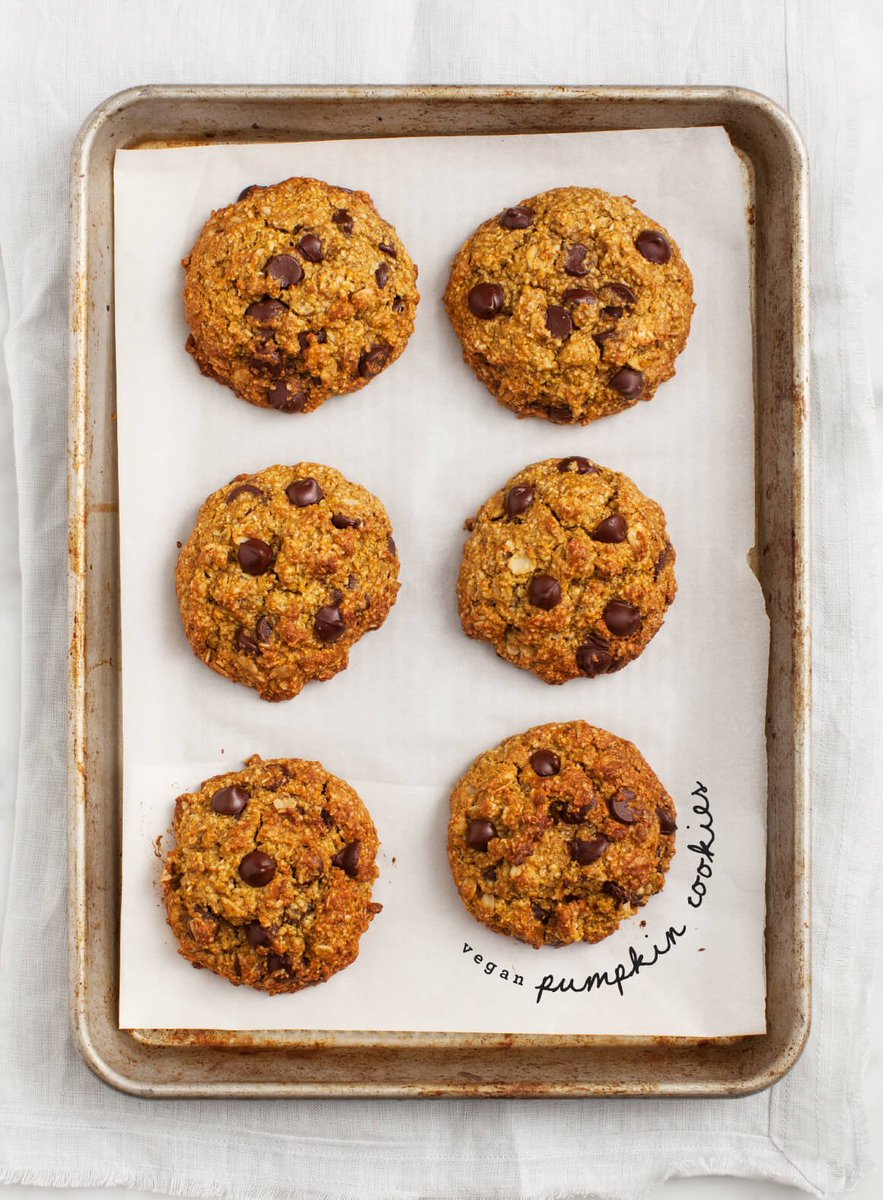 lovelemonsfood's tweet photo. Pumpkin Oatmeal Chocolate Chip Cookies (vegan, gluten free, nut free but SO good!) new post: https://t.co/fBe4yPUYS0 https://t.co/ZYMUKh7m2u