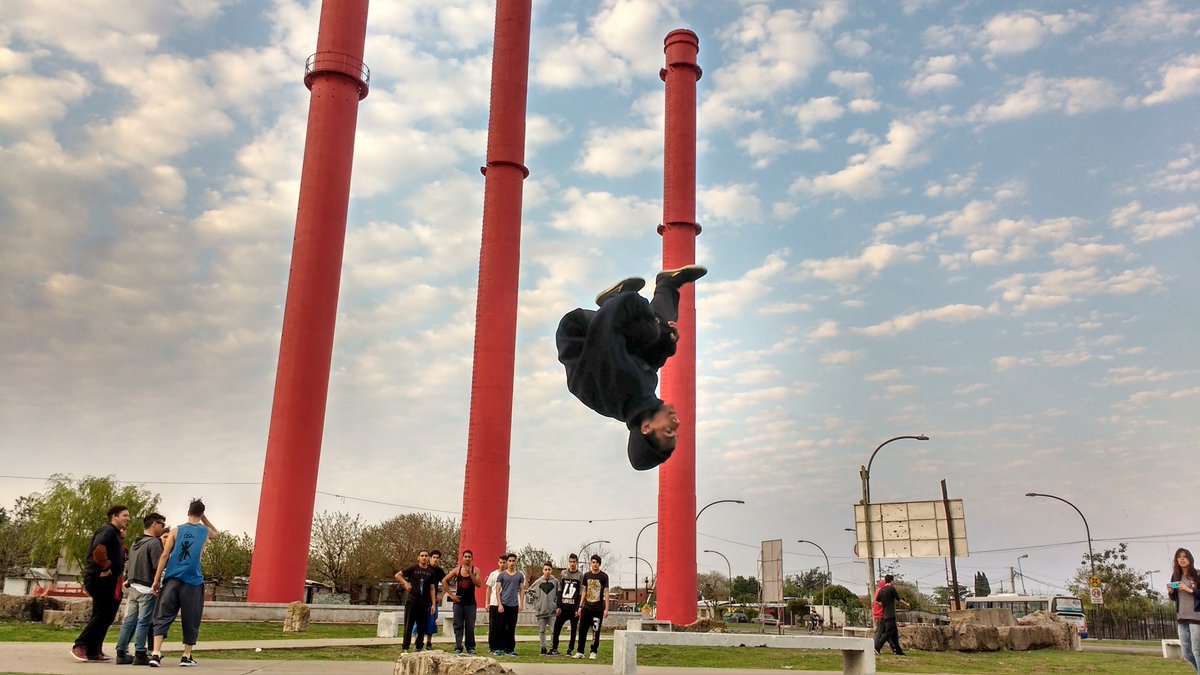 juventudrosario's tweet photo. #SeptiembreJoven #PPJ2016 Sáb estuvimos en chimeneas de Acindar con Parkour, bandas de rock y real virtual ampliada https://t.co/go96BqJvIk
