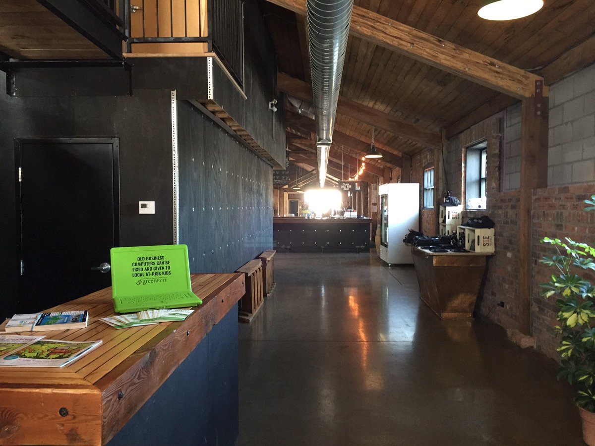 urbanicityHAM's tweet photo. Happy Monday! And props to @lagershed for helping spread the word about @GreenBYTE_SLSH! #greenbyte #beer #brewery https://t.co/iGNpe9Yo6X