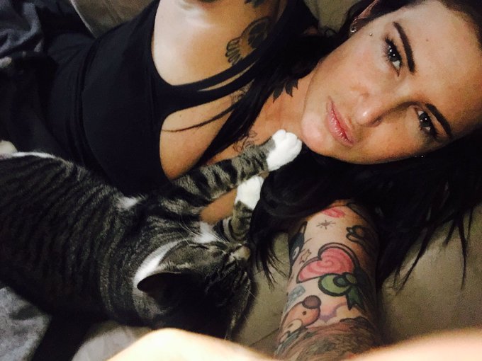 Mornin pervs from me and my pussy....cat 💋 https://t.co/1CGVX5b7ed