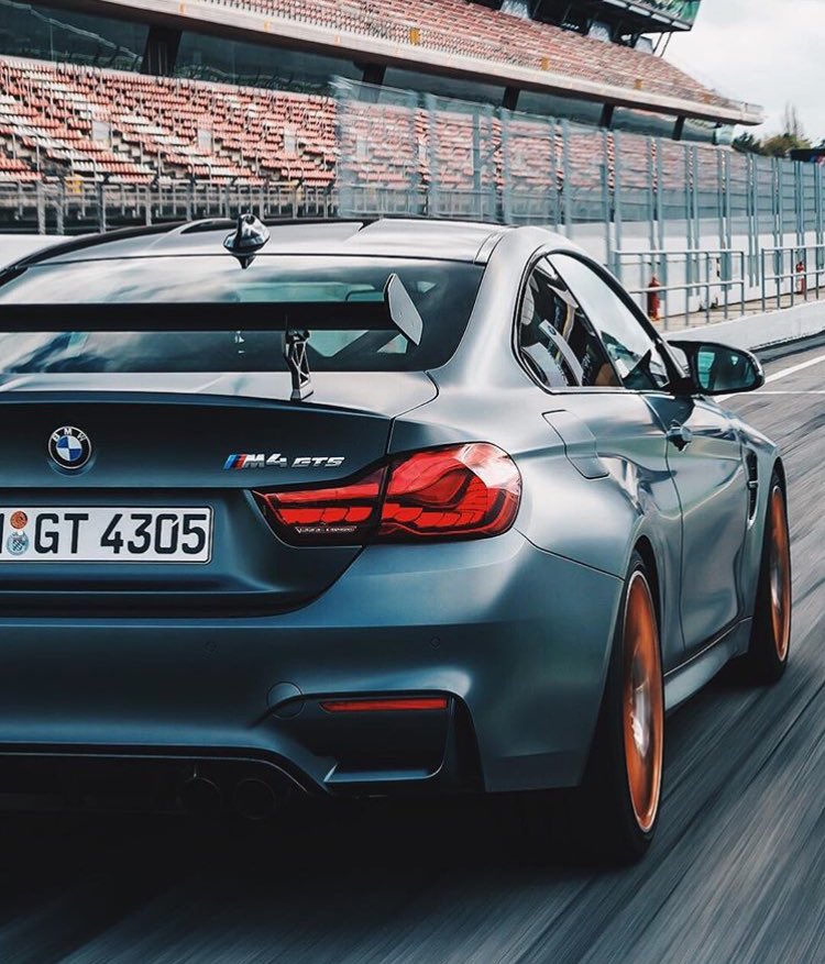 Luxurious_Pics's tweet image. Damn..