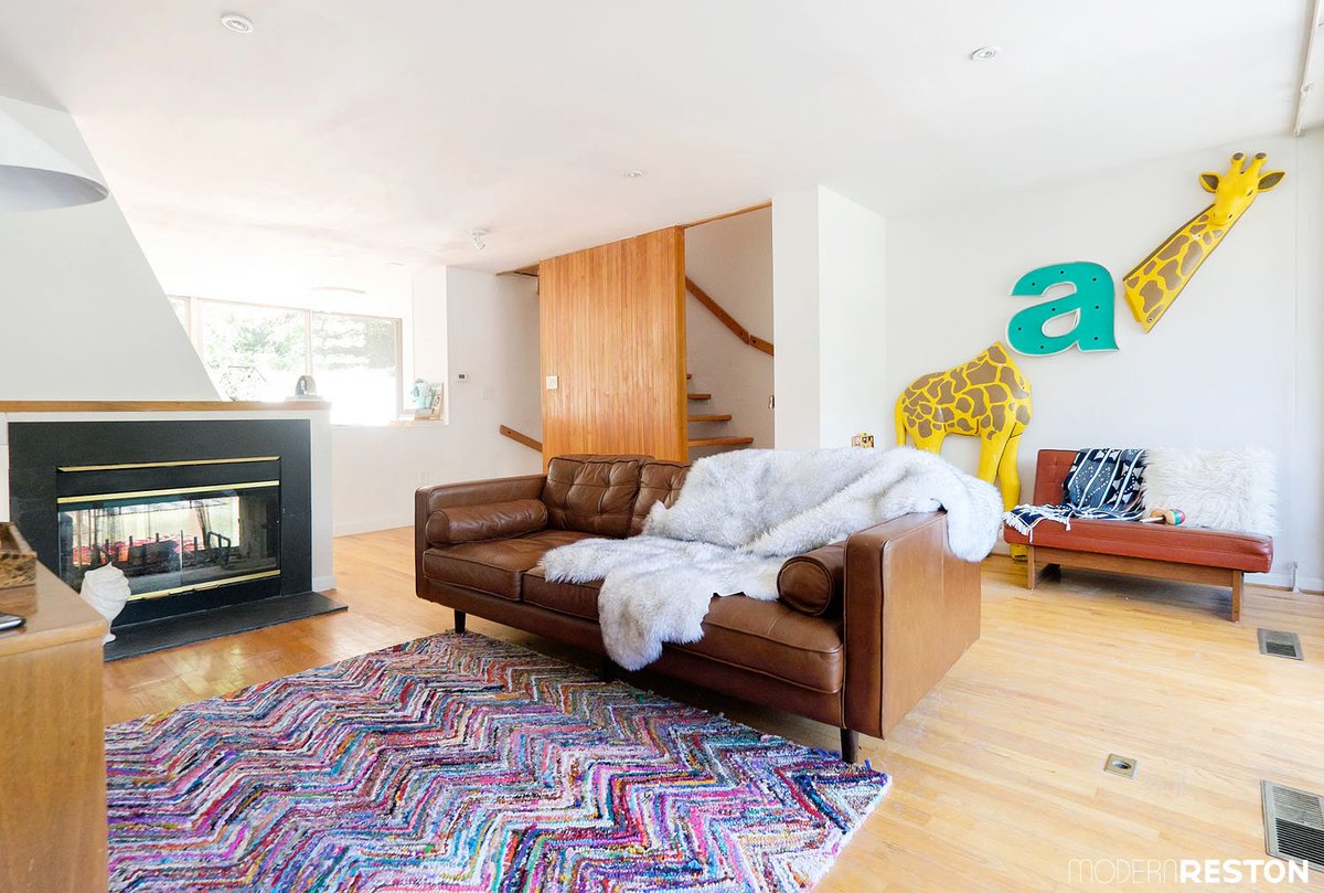 You'll love this #hometour of a #midcenturymodern house with playful vintage style modernreston.com/2016/09/home-t… #reston