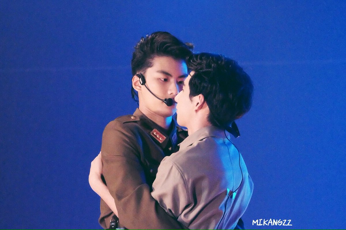 mikangzz's tweet photo. ถ้าพี่เต้ยต่อย,,โอมจูบ 😗💋 งื้ออยอมเถอะพี่เต้ยย @ImerbSittiwat @ohmpawatt #MIRพี่แต่งพี่ร้องน้องเล่น https://t.co/t9oPufGNsi