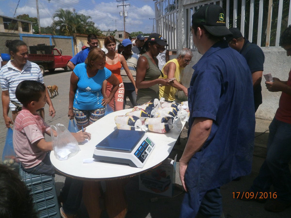 apfelixmayz's tweet photo. #HenriFalconUnidadNacional Dandole respuesta a las comunidades... #MirandaProgresista @HenriFalconLara https://t.co/krHUVBq1nw