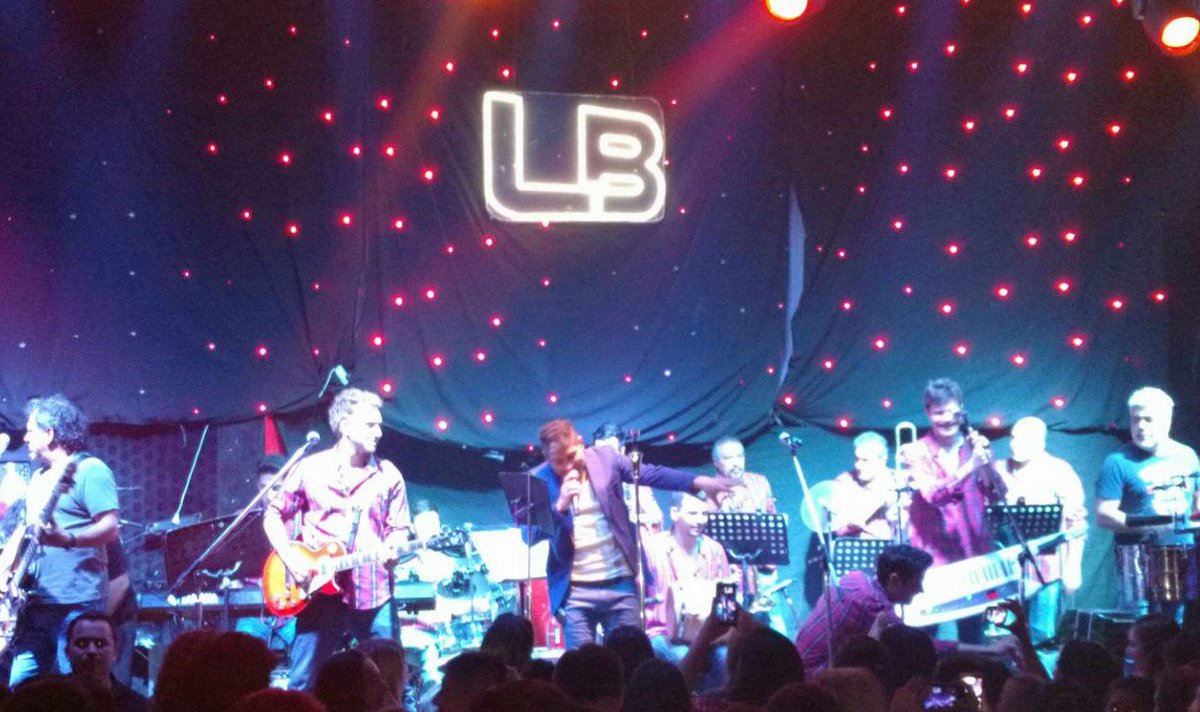 En mi estadía en Córdoba me di el gran gusto de ver <a href="/labarraoficial/">La Barra</a>. Un crack la Pepa Brizuela. La rompen toda!!!